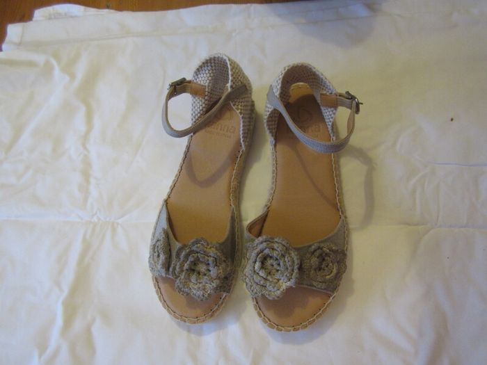 KANNA  made in spain....size 5   NEW