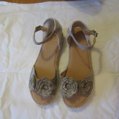 KANNA  made in spain....size 5   NEW