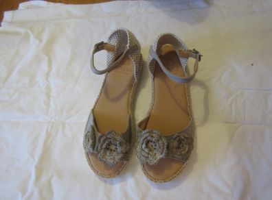 KANNA  made in spain....size 5   NEW