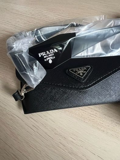 prada sun glasses