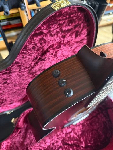 Taylor 322e All Mahogany
