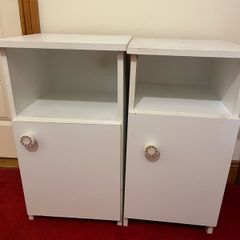 2 Bedside tables chests