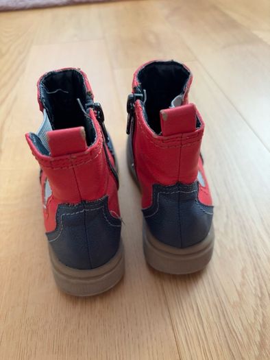 M&S kids Boots in very good condition size 9 and 10