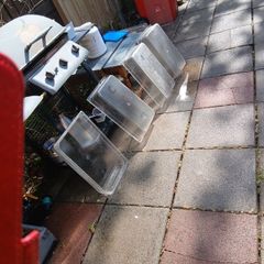 4 plastic rubbermaid gastro trays