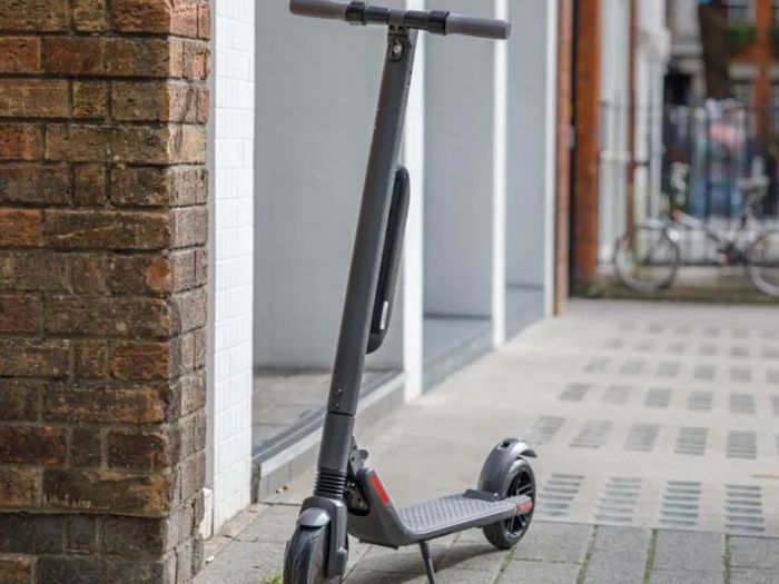 SEGWAY Ninebot ES4 Electric Scooter + Extra Long Range Battery Pack