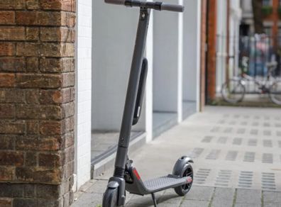 SEGWAY Ninebot ES4 Electric Scooter + Extra Long Range Battery Pack