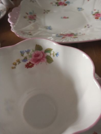 Shelley tea set Shelley dainty rose and red daisy pattern