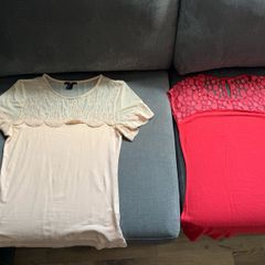 2 T-Shirts