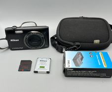 Nikon Coolpix S3500 20.1MP Digital Camera Black Tested - Full Kit