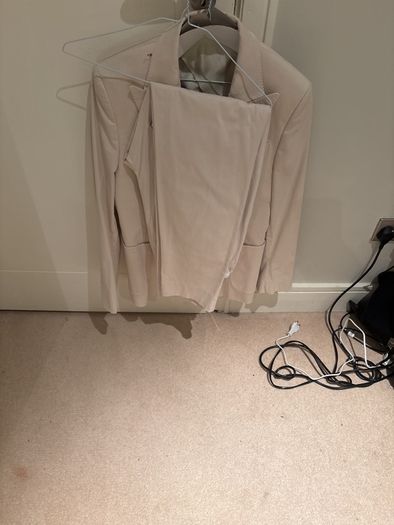 Reiss stone Putney suit, worn only once to a wedding. Beautiful suit