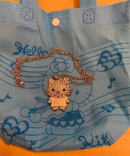 Kitty bag and necklace,