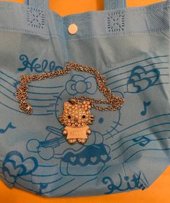 Kitty bag and necklace,
