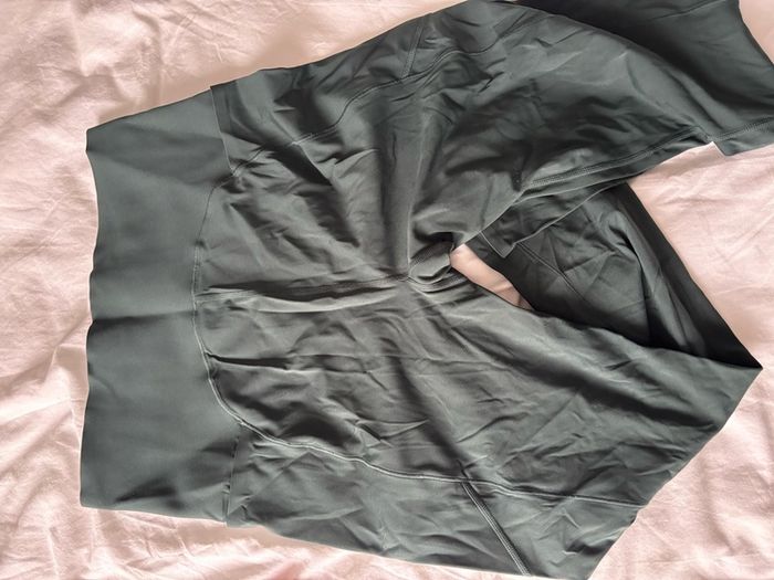 sweaty betty green and black leggings