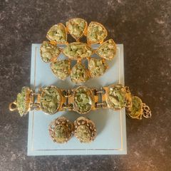 Gold tone women jewellery set