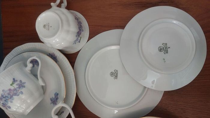 Lovely Vintage Walbrzych, Poland China 19 Piece Teaset for Six in a Beautiful Blue and Purple Floral Pattern