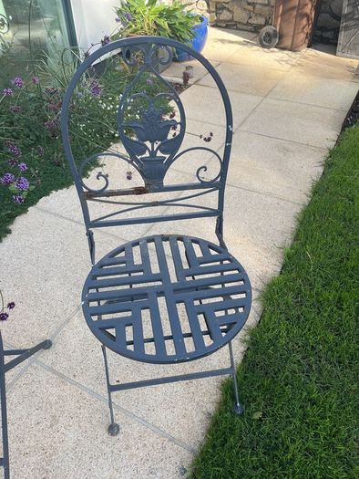 free table and chairs