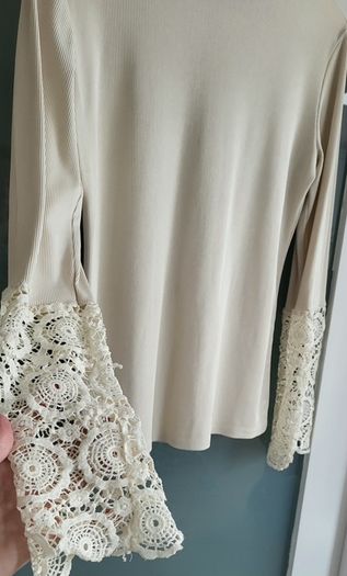 Unbranded beige top with crochet style sleeves Sz M (Fit 10-12 UK)