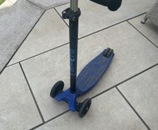 Maxi Micro Scooter for Ages 5 to 12. Adjustable Handlebars