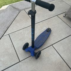 Maxi Micro Scooter for Ages 5 to 12. Adjustable Handlebars
