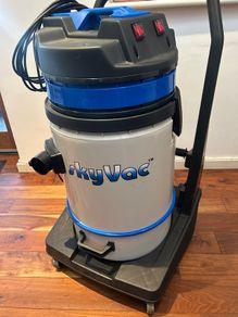 Skyvac Commercial 75 Gutter Cleaning machine