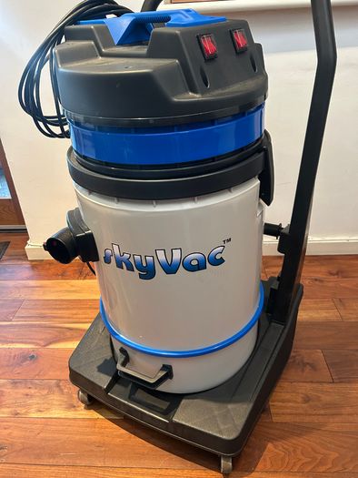 Skyvac Commercial 75 Gutter Cleaning machine
