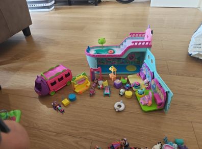 Gabby's doll house Boat and Bus
