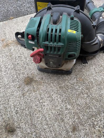 leaf blower