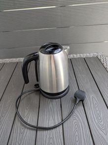 Kettle with cup dividers