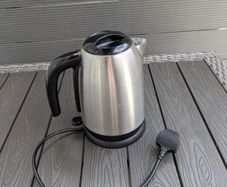 Kettle with cup dividers