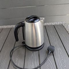 Kettle with cup dividers