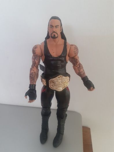 8 WWE wrestlers and Belt included