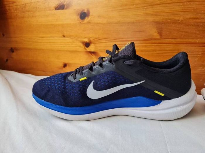 2023 nike winflow 10 high voltage blue Size 10.5 eu 45.5 In excellent condition