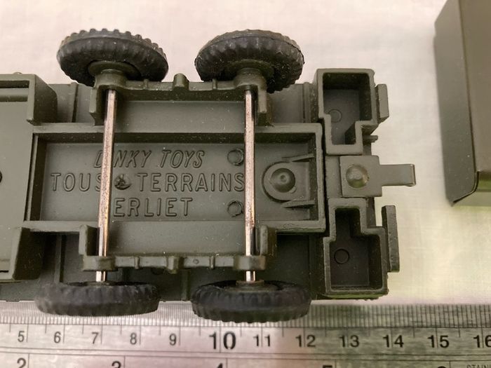 Dinky 818. Camion Militaire Berliet tous terrains. Meccano French manufactured. In box. Excellent condition.