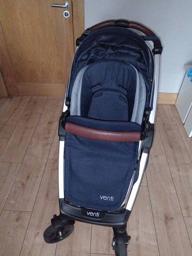 Venti Pram and Matching Baby Bag