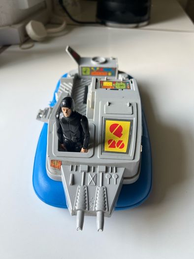 Action force swordfish