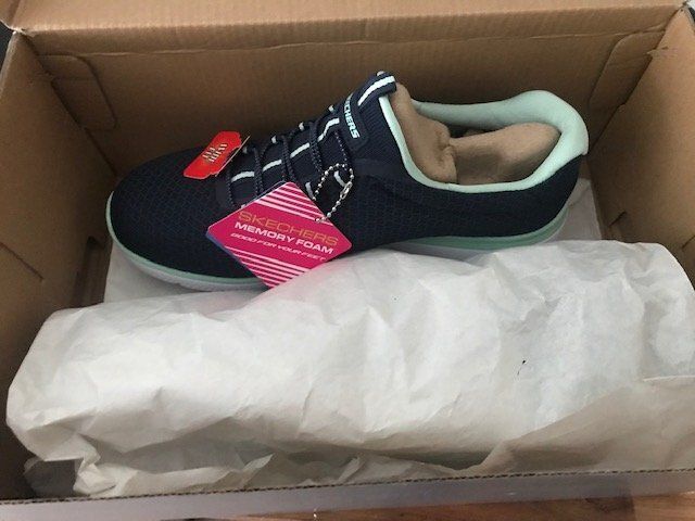 Womens Skechers Trainers Size: UK 3 / EUR 36