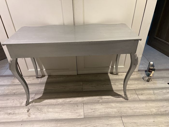 Bedroom or hall table 3 drawers solid wood great condition