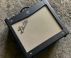 FENDER Mustang 1 V2 - 20w Guitar Modelling Amp