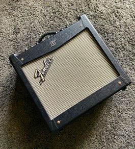 FENDER Mustang 1 V2 - 20w Guitar Modelling Amp