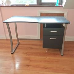 Study / work desk for sale. Ideal for students room. 1200 length x 600 width x 760 high