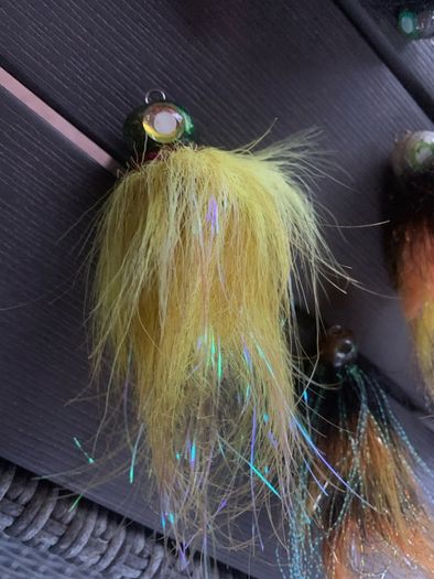flies  for pike ( need tail)