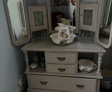Vintage dressing table / dresser