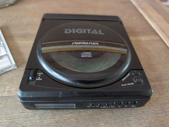 Soundesign 4928BLK Portable CD Player - Fully working