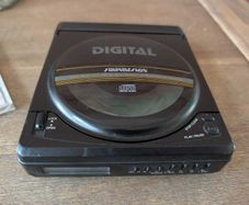 Soundesign 4928BLK Portable CD Player - Fully working