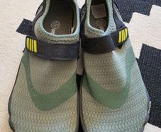 Kids swim shoes.size uk1
