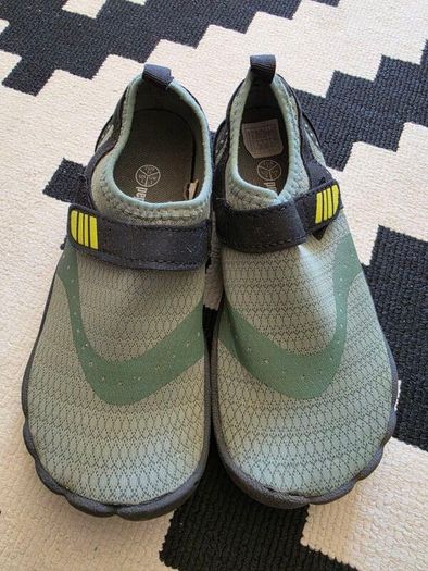 Kids swim shoes.size uk1