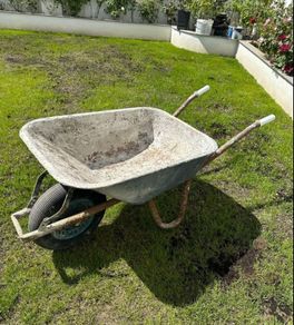 Wheel barrow