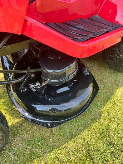Ride on lawnmower