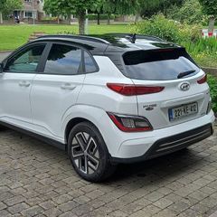 Hyundai KONA 2022 Premium 64Kw Two tone