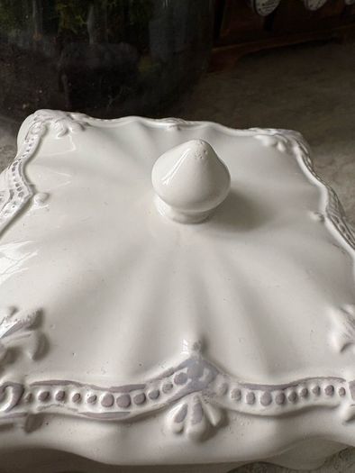 New French inspired ceramic lidded storage box in antique white.
